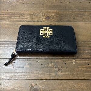 Tory Burch Britten Continental Zip Wallet in Black Leather